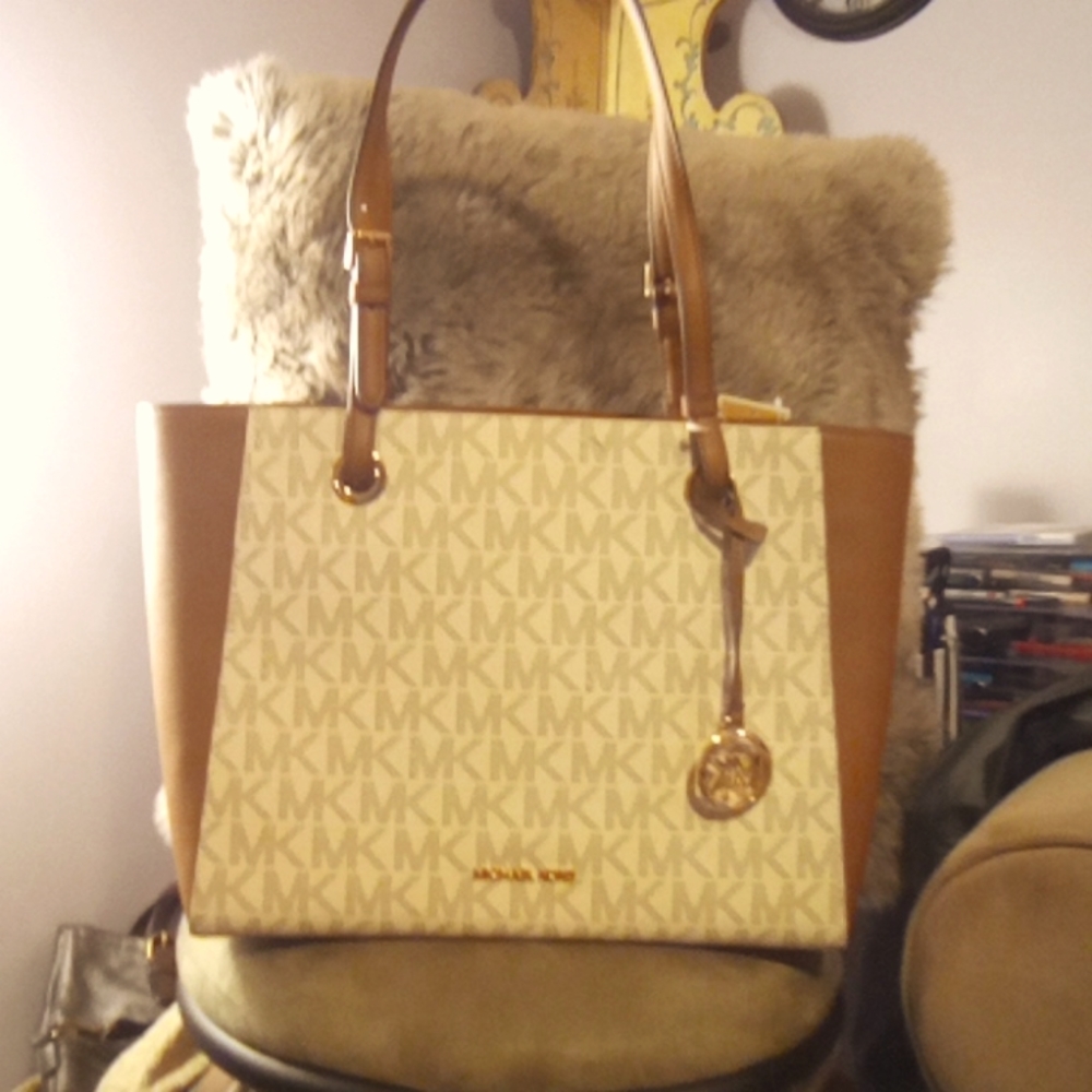 MICHAEL KORS HANDBAG